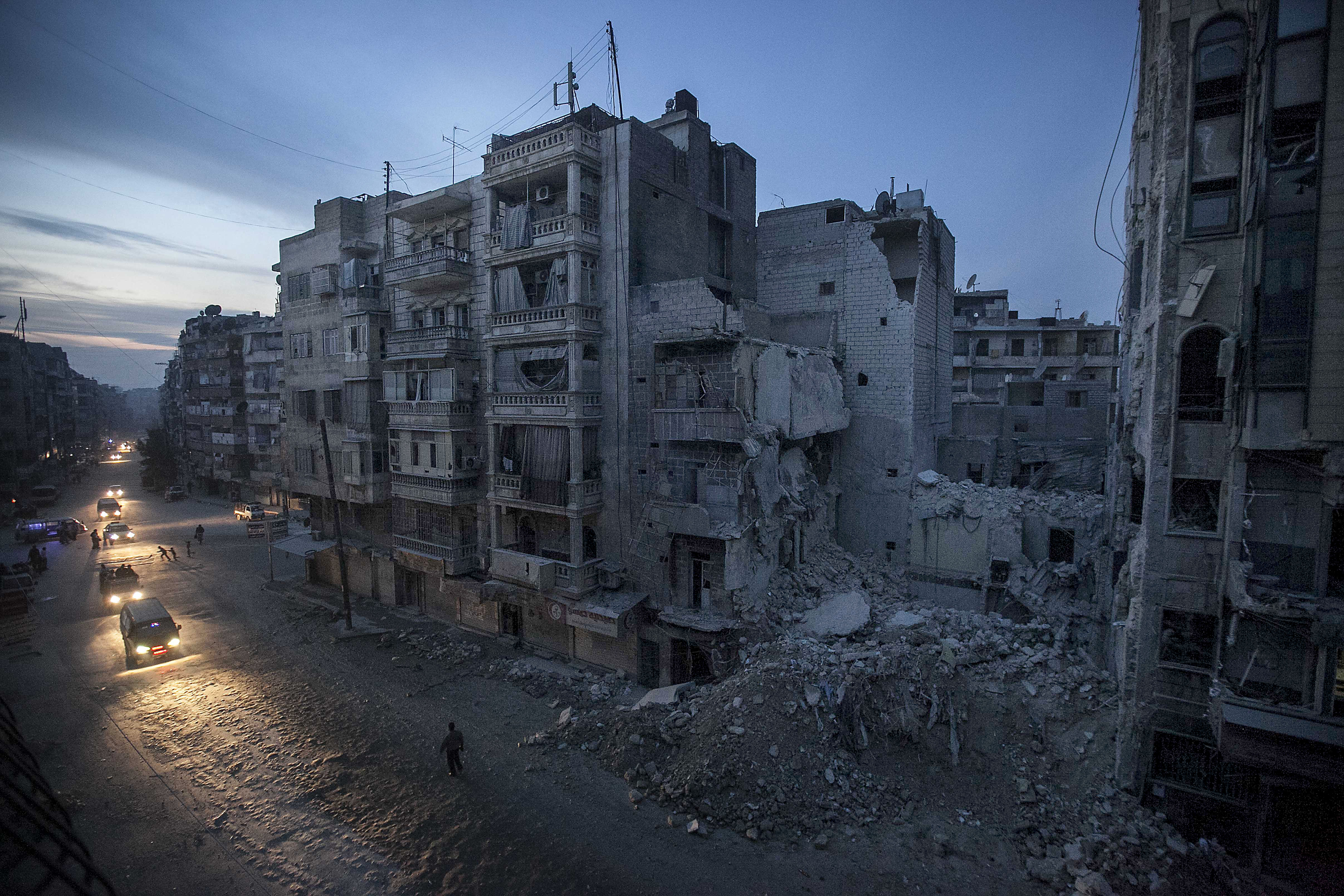 Улицы разрушенного города. Алеппо Сирия. Алеппо 2014. Развалины Алеппо Сирия. Город Хомс Сирия.