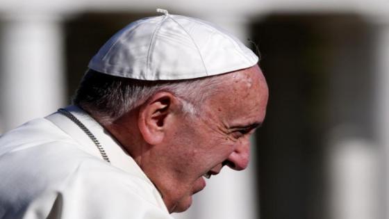 Pope Francis waves at the end of his general audience in Saint Peter's Square at the Vatican, November 9, 2016. REUTERS/Stefano Rellandini